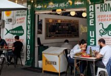 CULTURE CLASH: The Dining Etiquette Rules American Tourists Frequently Break in Mexico